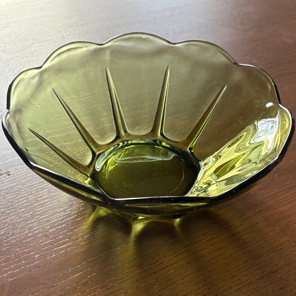 ANCHOR HOCKING - Vintage MCM Swedish Modern avocado green glass bowl